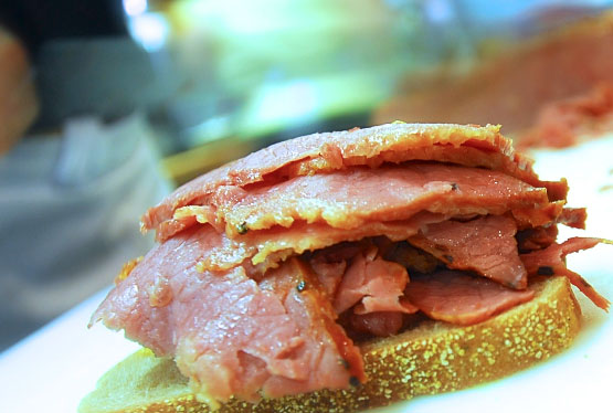 Le Roi du Smoked Meat Deli Restaurant